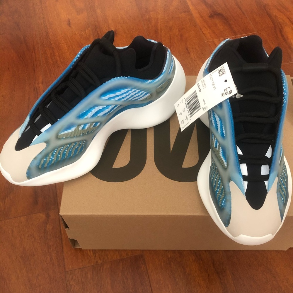 Yeezy 700 Arzareth